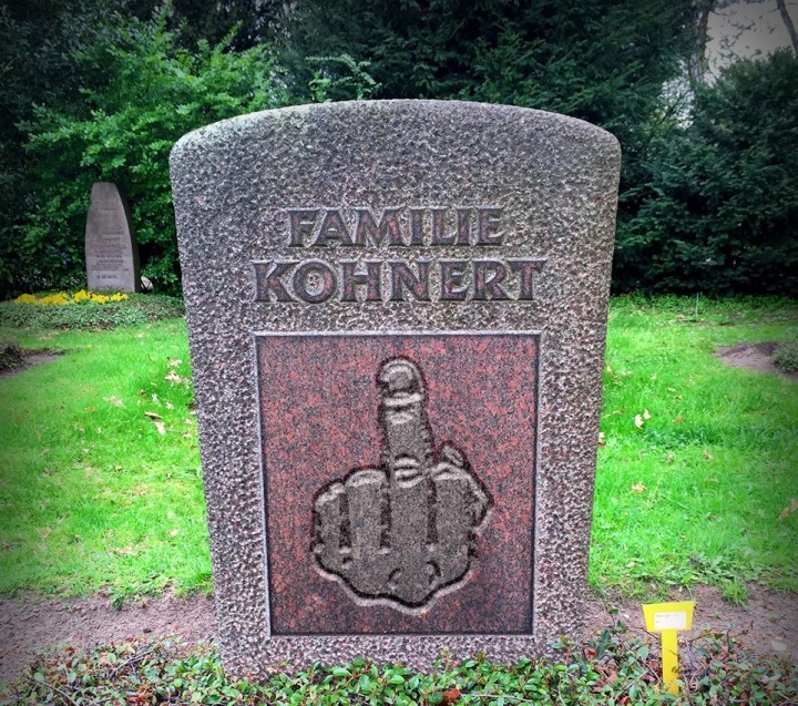 21 lustige Grabsteine, die keine Trauer zulassen Newsnery Deutsch